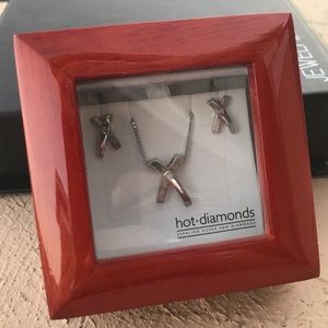 NEW - Necklace & Earring Set - Hot Diamonds 💎
